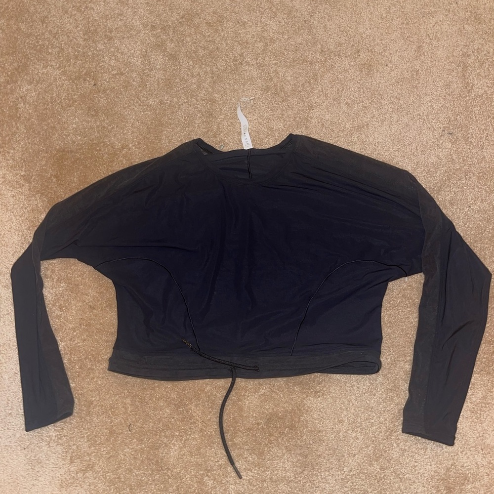 Lululemon black cropped long sleeve with mesh on sleeves